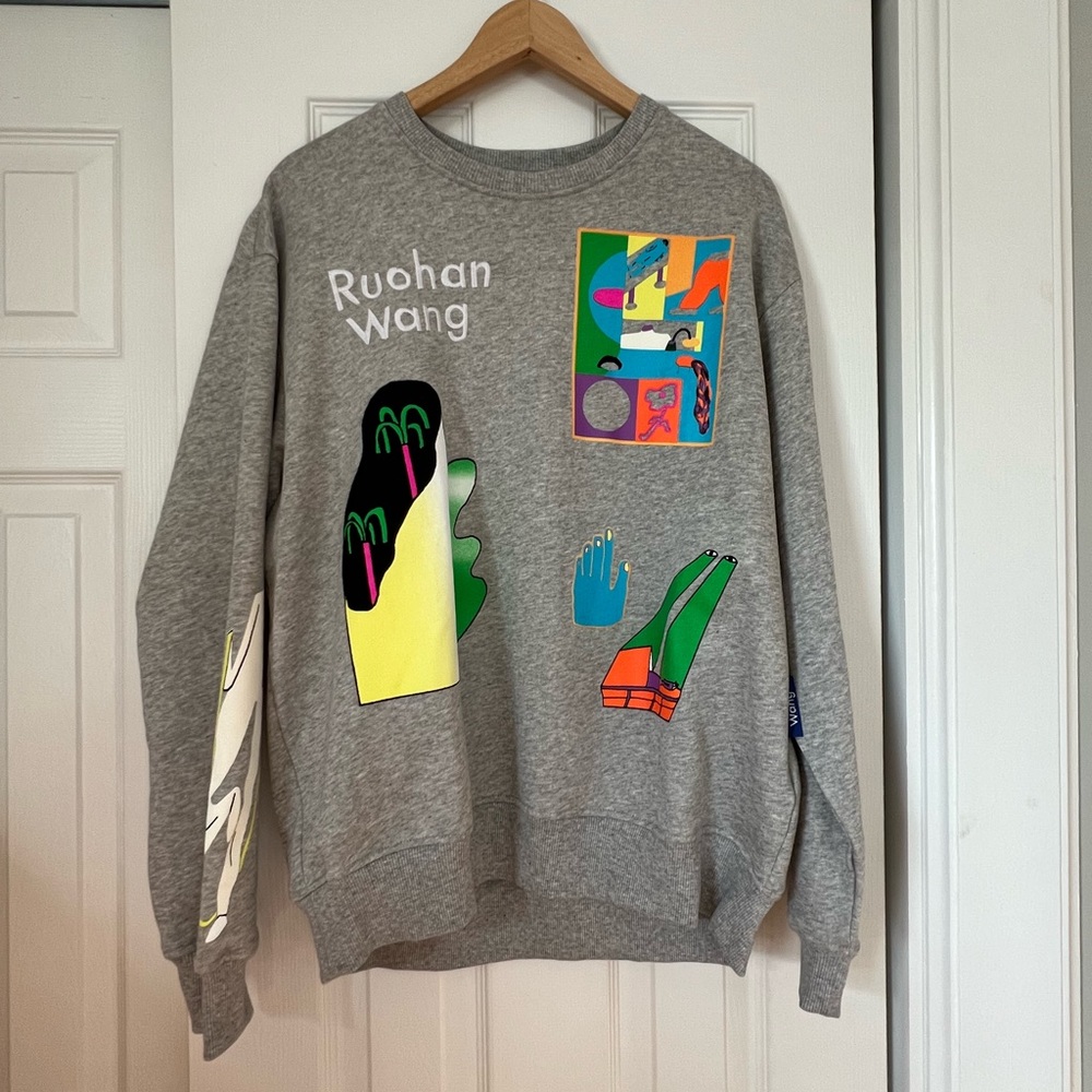 Sweatshirt